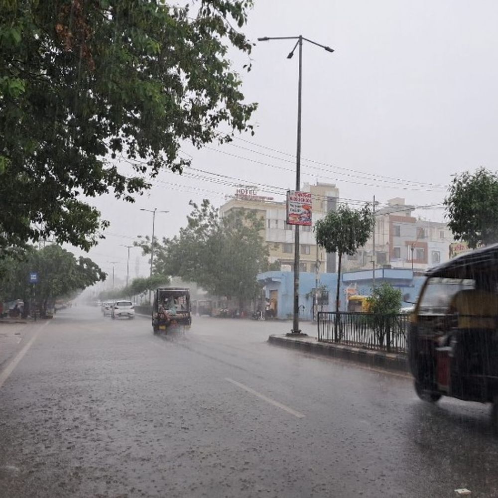 चित्तौड़गढ़ में 1 घंटे तक हुई तेज बारिश:मौसम हुआ सुहावना, 18 को भारी बारिश का ऑरेंज अलर्ट 1 1001564970 1721135681 IwljUu
