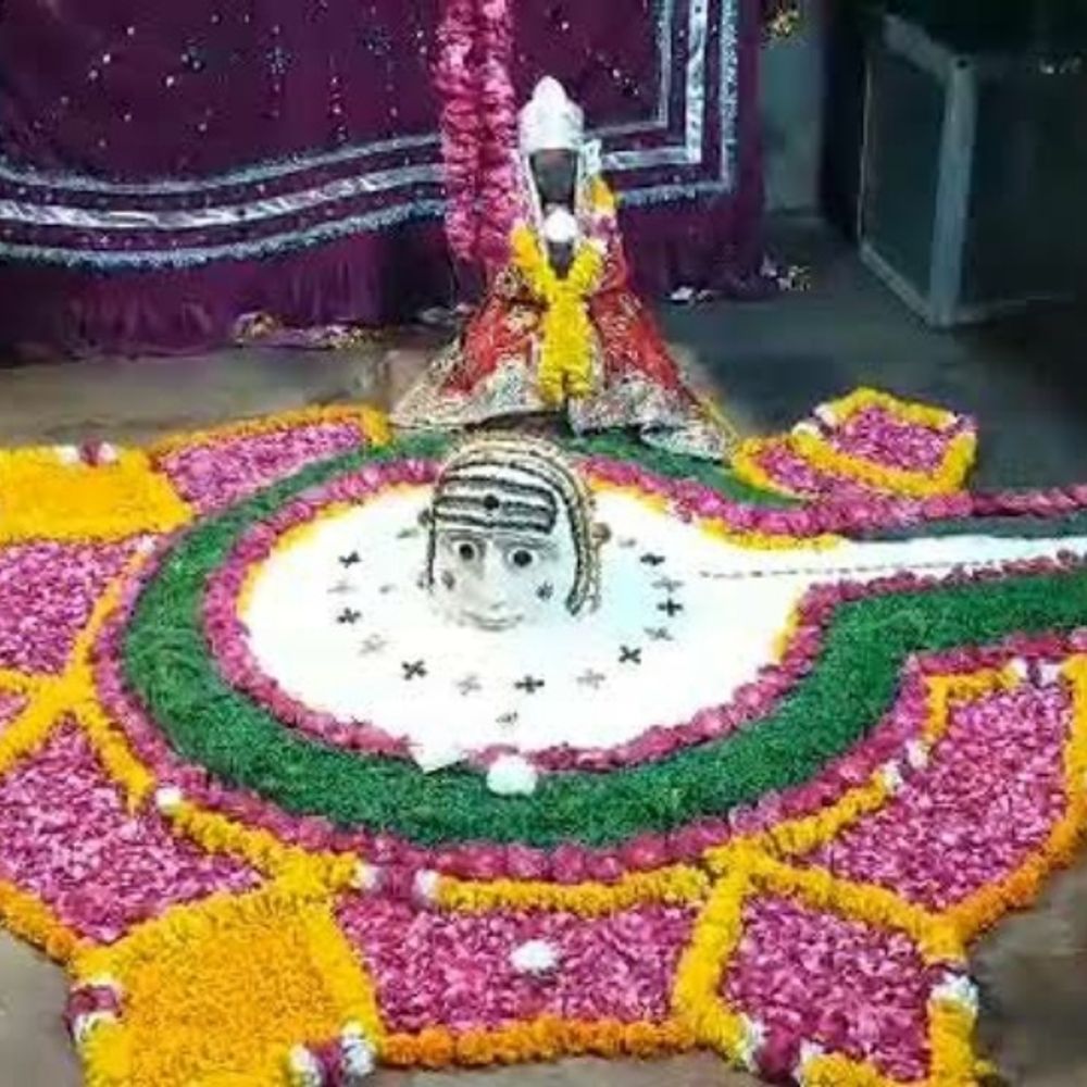 सावन के पहले सोमवार शिव मंदिरों पर उमड़े श्रद्धालु:पूजा-अर्चना कर लिया आशीर्वाद, भोलेनाथ के जयकारों से भक्तिमय हुआ माहौल 1 58ae4266 9baf 4d95 aa41 b994a8373b851721638847738 1721645448 TA8rhX