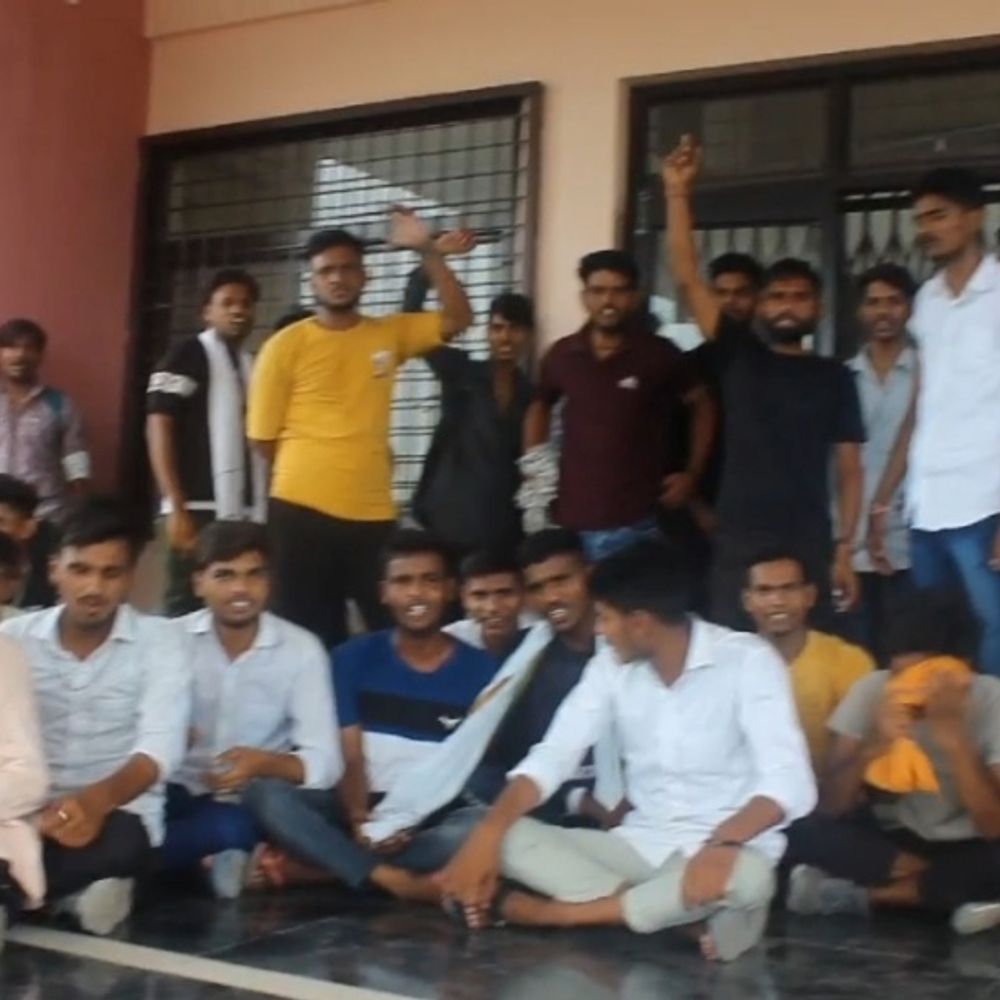 छात्रों ने किया प्रदर्शन, जाम लगाने की दी चेतावनी:कॉलेज का नाम बदलने से सहित कई मांग, नहीं सुन रहा प्रशासन 1 7c3f24a6 4246 4238 9edf 0d176e24db651721479707703 1721481647 AmKYMe