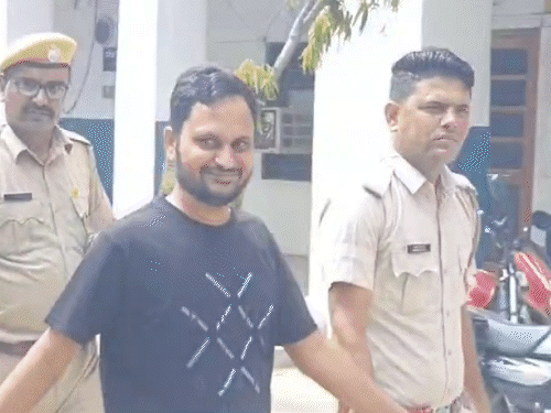 पेपरलीक के आरोपी हनुमान मीणा ने उगले राज:2 दलालों के बताए नाम, 12 युवाओं को नौकरी लगवाना कबूला 1 80 1721133129 4dJz25