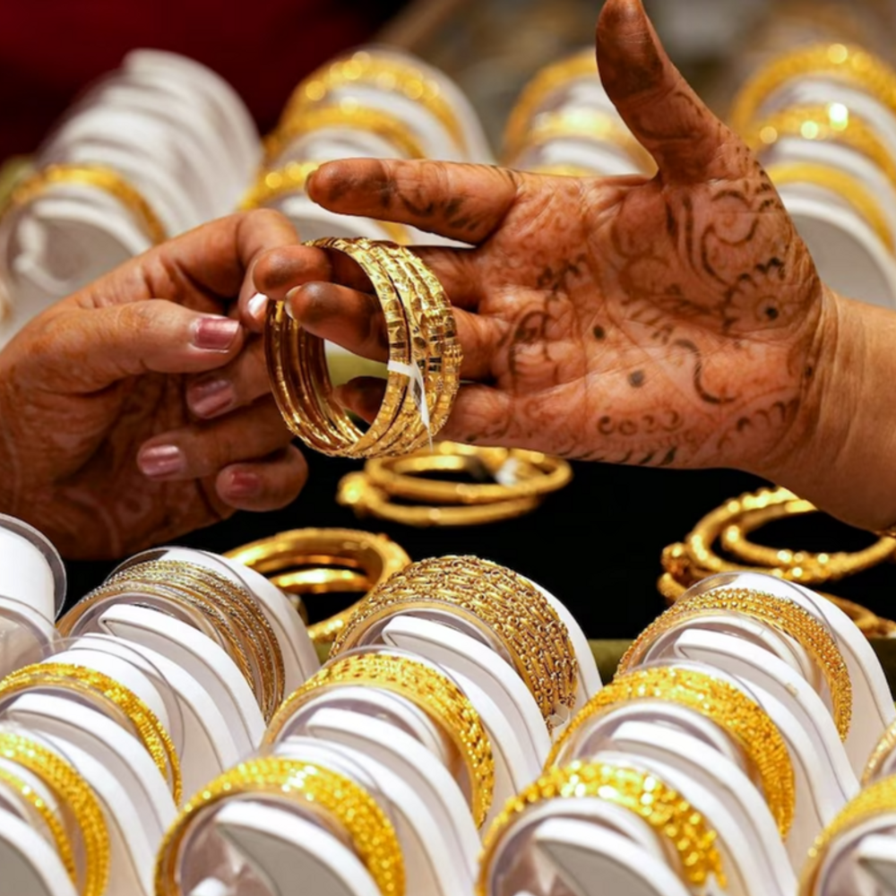 आज सोने की कीमत में तेजी, चांदी में गिरावट:10 ग्राम गोल्ड 73,979 रुपए पर पहुंचा, एक किलो चांदी 91,555 रुपए पर आई 1 gold 117210241971721117390 1721307920 g8oEKg