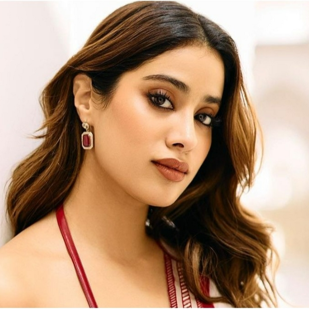 अस्पताल से डिस्चार्ज हुईं जान्हवी कपूर:पिता बोनी कपूर ने कहा- अब उनकी हालत पहले से बेहतर है, फूड पॉइजनिंग के चलते एडमिट हुई थीं 1 janhvi kapoor hospitalized actresss health update 1721565594 YBzymE