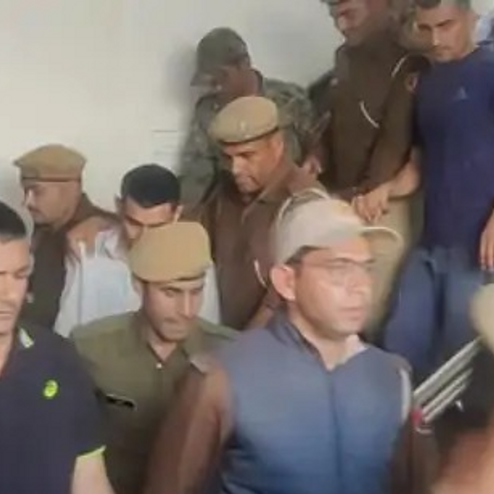 एसआई भर्ती में ‘एआई अटैक’ का खुलासा:मूल अभ्यर्थी के आंख-नाक, हेयर स्टाइल कॉपी कर बनाई डमी कैंडिडेट की फोटो; 4 ट्रेनी एसआई फरार 1 whatsapp image 2024 07 14 at 74059 am 1720923176 RrGjg8