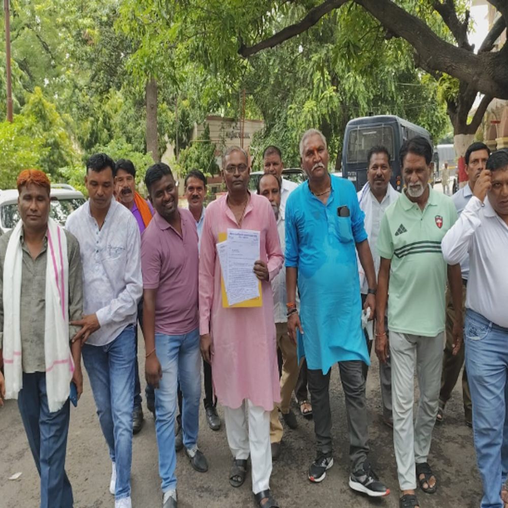 सफाई कर्मचारी भर्ती नियम में संशोधन की मांग:वाल्मीकि समाज के पदाधिकारी बोले, 100 फीसदी समाज के लोगों को मिले नियुक्तियां, आरक्षण वर्गीकरण बर्दाश्त नहीं 1 whatsapp image 2024 07 19 at 15710 pm fotor 202407 1721377885 CyQBlR