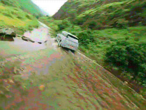 MG विंडसर EV का नया टीजर जारी:पानी और पहाड़ों पर टेस्ट करते दिखी कार; 11 सितंबर को लॉन्चिंग, कर्व ईवी से रहेगी टक्कर 1 11 1723918127 BgnYh3