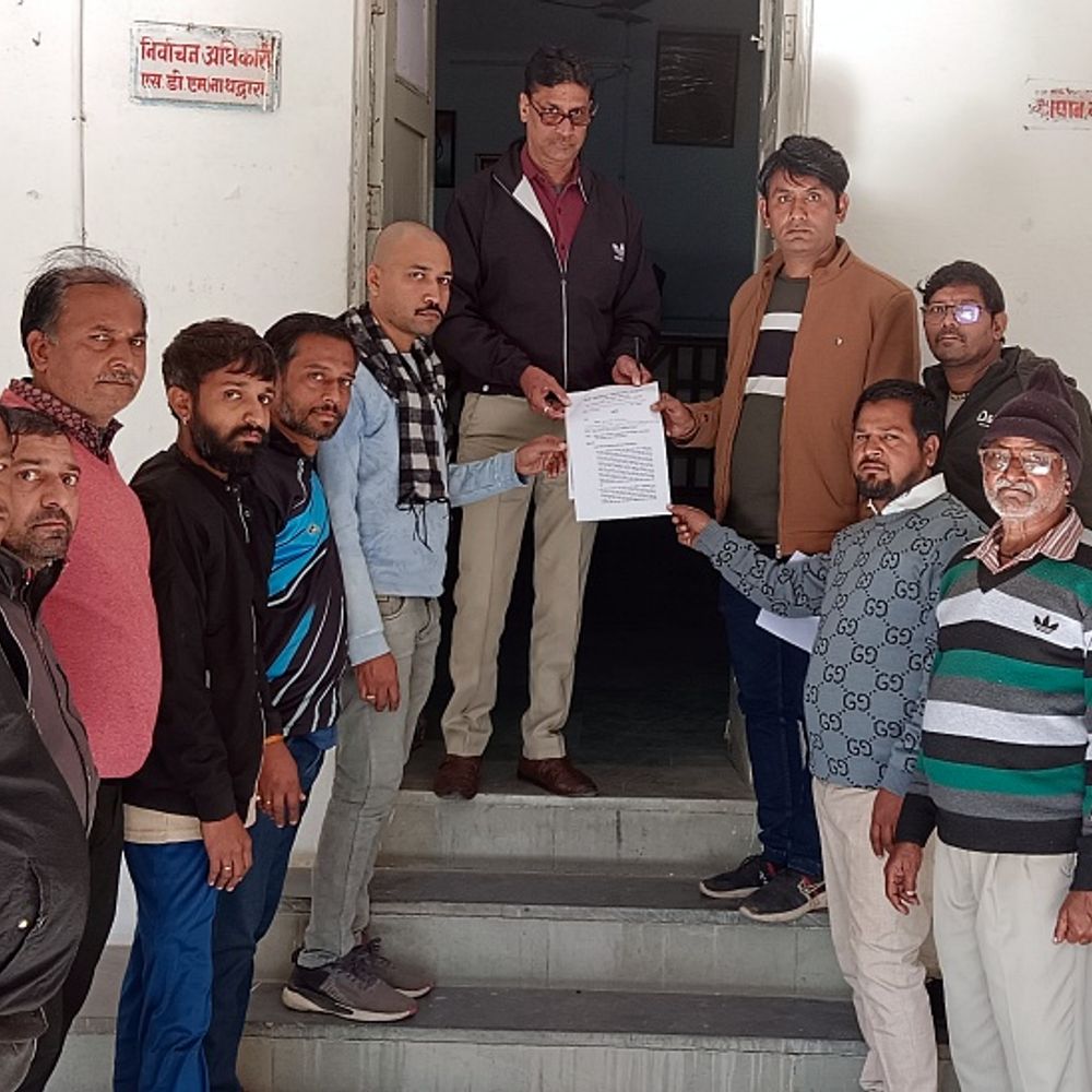 सड़क हादसे में फोटोग्राफर की मौत, मुआवजे की मांग:श्रीजी फोटोग्राफर एसोसिएशन ने एसडीएम को सौंपा ज्ञापन 1 4 1734348421 M2uyzG