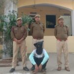 अपहरण के मामले में डेढ़ साल से फरार आरोपी गिरफ्तार:करौली पुलिस ने पांचना बांध के पास से पकड़ा, 50 हजार की फिरौती मांगी थी