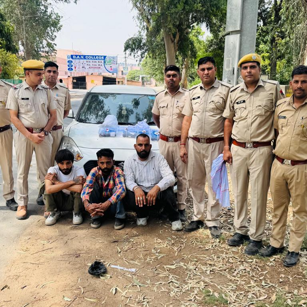 श्रीगंगानगर में 12 करोड़ की हेरोइन के साथ 5-तस्कर गिरफ्तार:7 विदेशी पिस्टल, 13 मैगजीन और 32 जिंदा कारतूस भी बरामद 1 1001050945 1747733194 Bk9vEn