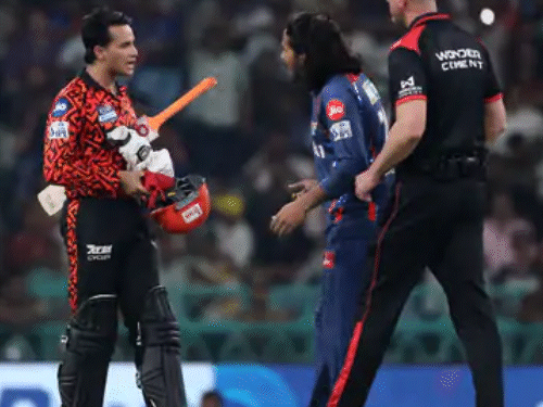 दिग्वेश राठी एक मैच के लिए सस्पेंड:इस IPL सीजन बैन होने वाले पहले खिलाड़ी; अभिषेक शर्मा के साथ बहस हुई थी 1 comp 1 18 1747720597 NtGGZA