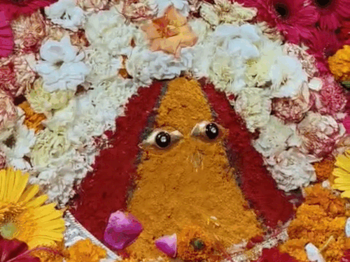 चिंतपूर्णी मंदिर में आदित्य पंचोली ने करवाई पूजा:बेटे की फिल्म की सफलता के लिए ऑनलाइन दर्शन, कल होगी रिलीज 1 ezgifcom resize 9 1747917298 4667PO