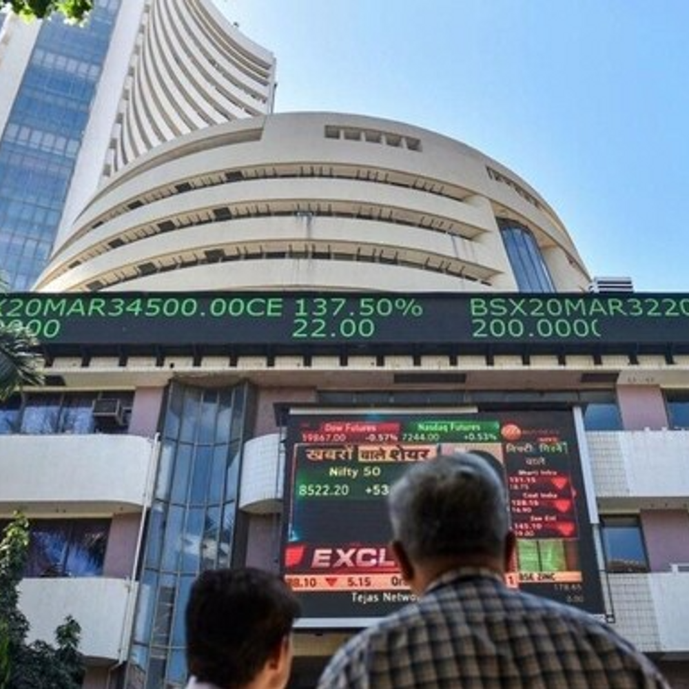 सेंसेक्स 200 अंक गिरकर 82,300 पर कारोबार कर रहा:निफ्टी भी 50 अंक से ज्यादा फिसला, बैंकिंग और IT शेयर्स में तेजी 1 gift nifty was trading 3150 points or 012 per cent 1747367793 5MgnkU