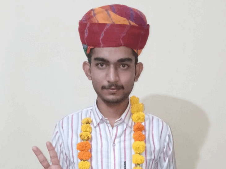 राजस्थान बोर्ड 12वीं में जोधपुर के होनहारों की फोटोज:राज्य के जिलों में ओवरऑल जोधपुर: आर्ट्स में 13वें, तो साइंस में 16वें और कॉमर्स में 29वें स्थान पर 1 jodhpur result day 2 1748001037 XLzN0O