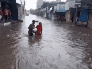 सीकर में 2 इंच बारिश, सड़कों पर भरा पानी:3 जुलाई तक अलर्ट, 40 KM प्रति घंटे की रफ्तार से चलेंगी तेज हवाएं