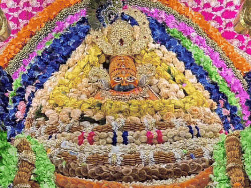 खाटूश्यामजी में वीकेंड पर पहुंचे 3 लाख श्रद्धालु:बाबा के दर्शन कर जयकारे लगाए, मंदिर प्रशासन ने VIP एंट्री गेट 2 दिन बंद किए 1 1000118203 1751193006 6XEQoG