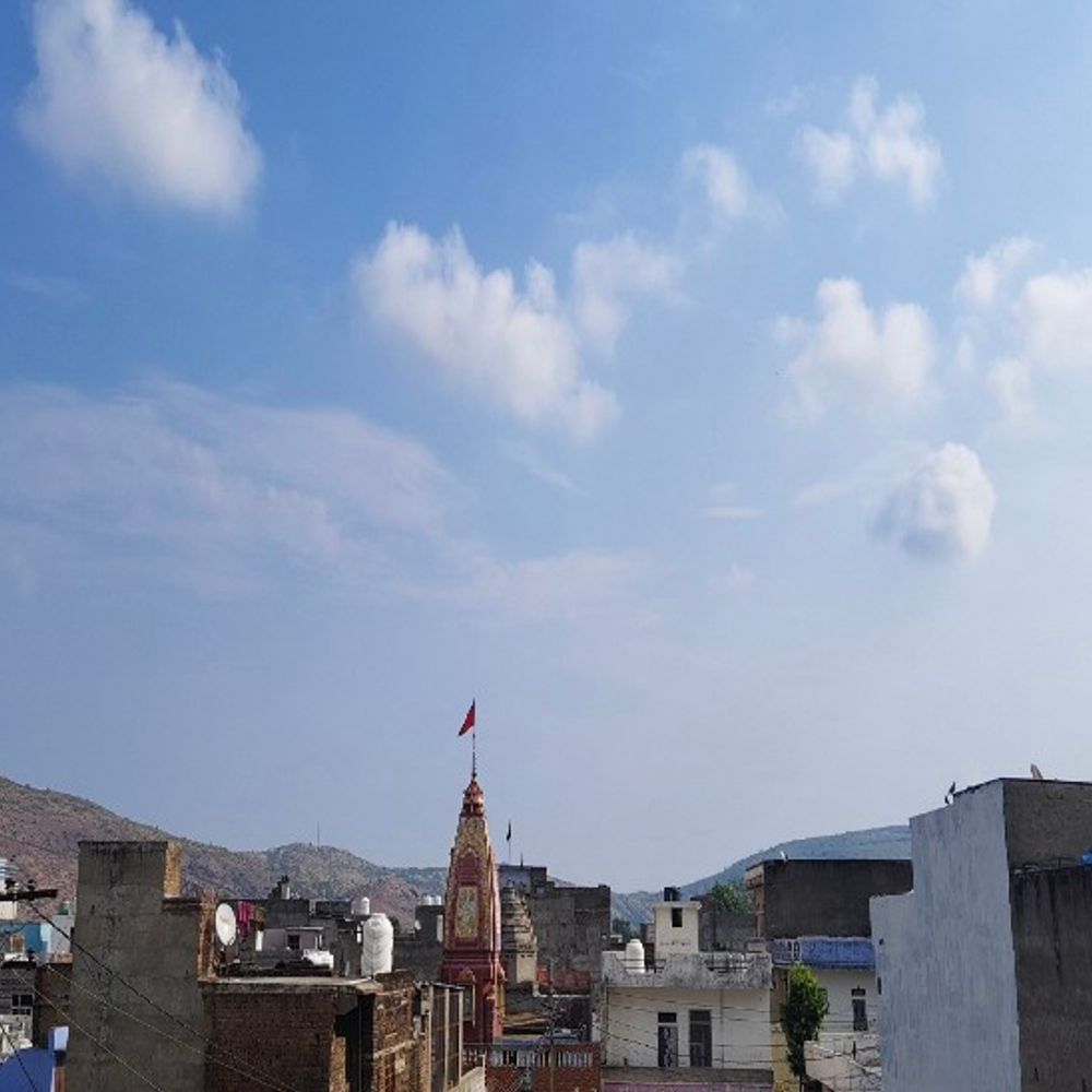 बजरिया में पेड़ गिरने से 2 बाइक क्षतिग्रस्त:प्री-मानसून ने सवाई माधोपुर में दी दस्तक, आज बारिश का येलो अलर्ट 1 1001103206 1750130266 ugzLOG