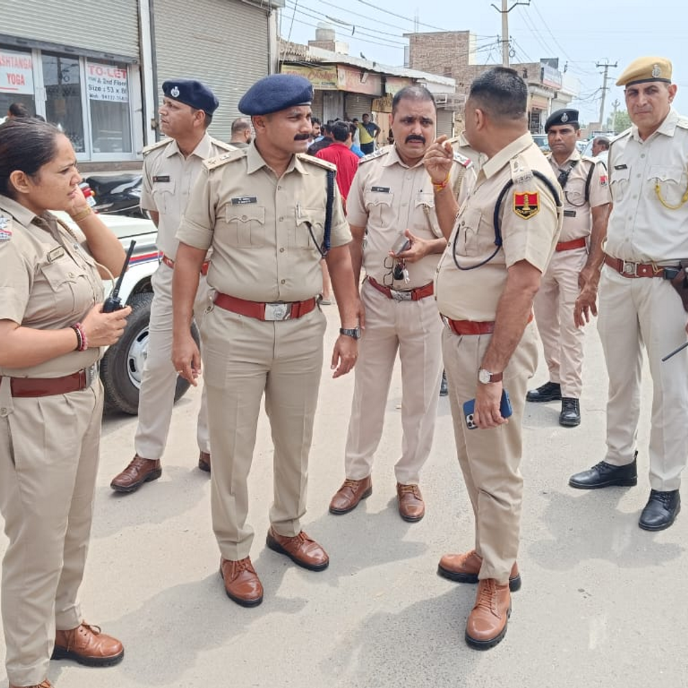 श्रीगंगानगर में कारोबारी पर फायरिंग, पुलिस को गैंगवार की आशंका:एसपी बोले- आरोपियों के तार पंजाब- हरियाणा से जुड़े, धरपकड़ के लिए इनाम घोषित 1 1001169135 1750494140 3s6OAn