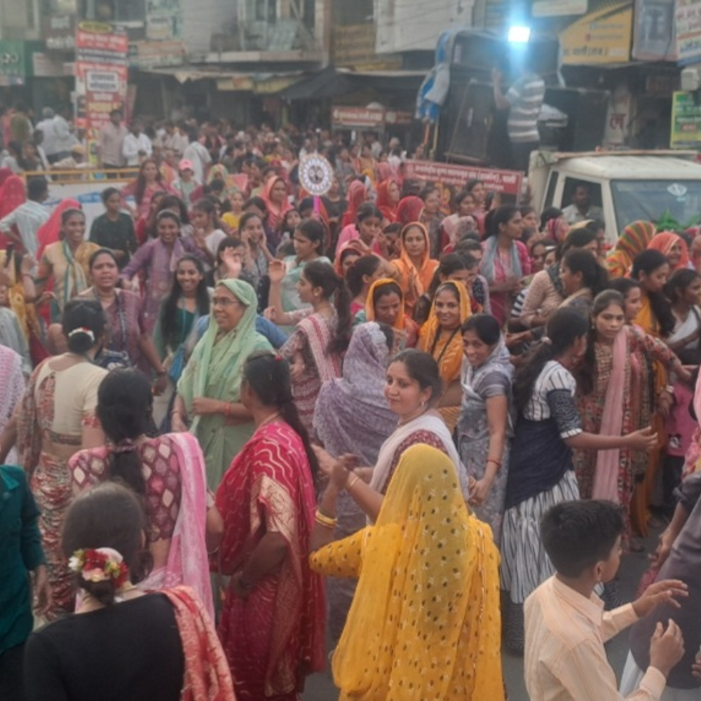 इस्कॉन ने निकाली भगवान जगन्नाथ की रथयात्रा:151 फीट के रस्से से भक्तों ने खिंचा रथ, स्वागत में बरसाए फूल 1 1002232830 1751123991 ahiHPs