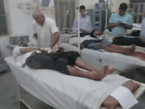शराब ठेकेदार के हत्यारों से पुलिस की मुठभेड़:दो बदमाशों के गोली लगी, पहाड़ी की ओर भाग रहे थे; विदेशी पिस्टल समेत हथियार बरामद 1 1751101340