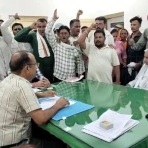 स्मार्ट मीटर योजना के विरोध में माकपा का प्रदर्शन:बिजली बिल बढ़ने की आशंका जताई, बड़ी कंपनियों को लाभ पहुंचाने का आरोप