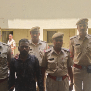 अजमेर में रेलवे स्टेशन से तस्कर गिरफ्तार:16 किलोग्राम डोडा चूरा जब्त, चित्तौड़गढ़ से सस्ते दामों में खरीद कर लाया