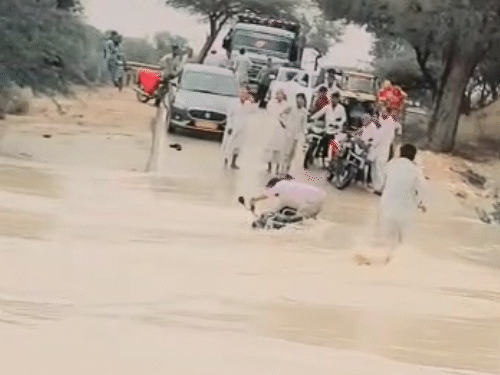 राजस्थान के 24 जिलों में आज बारिश का अलर्ट:सीकर-अलवर सहित कई जिलों में 1 इंच तक बरसात, जानें- अगले 4 दिन कैसा रहेगा मौसम 1 comp 10 1751090548 6Nhuri