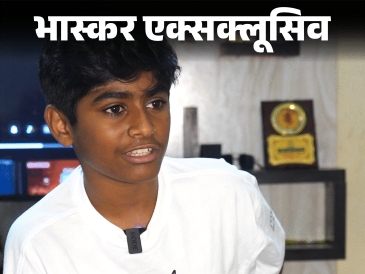 अभिषेक बच्चन ने सिखाई स्क्रिप्ट रीडिंग की बारीकियां:कालीधर लापता' फिल्म का बाल कलाकार दैविक बोला- 700 बच्चों में से मुझे चुना गया 1 cover3 1751059892 YDPq0K