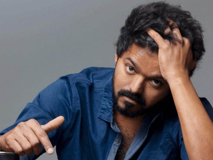 पिता ने फिल्मों में लाने से किया इनकार:तो घर छोड़ चले गए थे विजय, जाते वक्त छोड़ी चिट्ठी में लिखा था- उन्हें ढूंढा न जाए 1 dbgifmagic 2025 06 22t162212926 1750589484 utm8X5