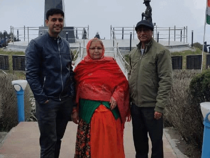 पायलट-बेटे की मौत के बाद मां ने भी दम तोड़ा:एक दिन पहले ही 12वां हुआ था, घर के बाहर लोगों से चर्चा कर रही थी 1 ezgifcom animated gif maker 4 1751104126 nbGCSS