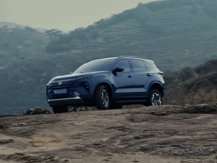 टाटा हैरियर ईवी 560km+ रेंज के साथ आज लॉन्च होगी:इलेक्ट्रिक SUV में 360° कैमरा के साथ ट्रांसपेरेंट मोड जैसे ऑफ रोडिंग फीचर्स मिलेंगे 1 ezgifcom optimize 1748934729 dwFqhA