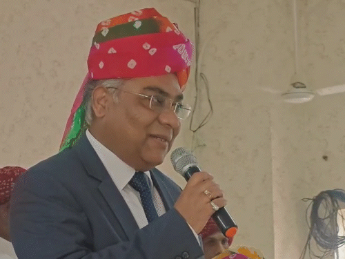 राजस्थान के चीफ जस्टिस बोले-मैं भी डिजिटल अरेस्ट होते-होते बचा:मेरे पास भी कॉल आया था; साइबर क्राइम पर केंद्र-राज्य सरकार से मांगा जवाब 1 gif 1 2 1751299617 VccaJv