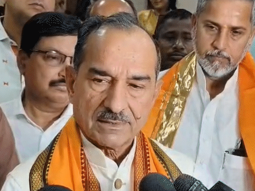 बीजेपी कार्यकर्ताओं पर भड़के प्रदेशाध्यक्ष मदन राठौड़:बोले- कोई घर आकर आपको पूछे, यह उम्मीद करना ठीक नहीं; काम करवाना है तो खुद आना पड़ेगा 1 gif 27 3 1751200526