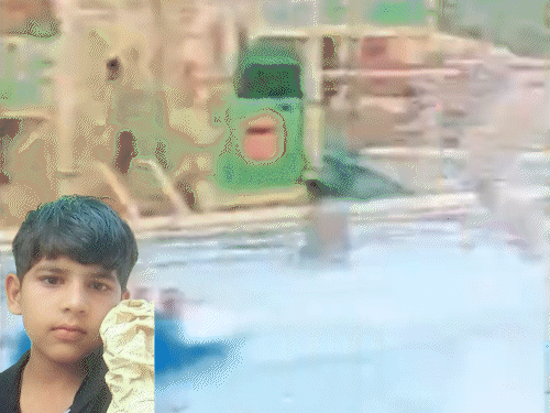अलवर में स्विमिंग पूल में डूबने से बच्चे की मौत:माता-पिता और भाइयों के साथ आया था वाटर पार्क; परिजन बोले- गार्डों ने की बदसलूकी 1 gif 48 1750257797 Bse5PT