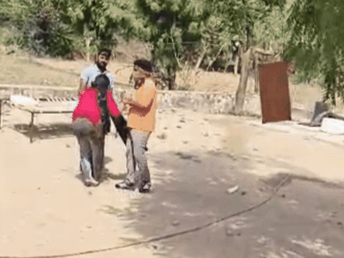 लव मैरिज के बाद इंजीनियर बेटी का अपहरण; VIDEO:मां-भाई बाल पकड़कर घसीटकर फॉर्च्यूनर में डालकर ले गए; जोमैटो डिलीवरी बॉय पति से भी मारपीट 1 img6755 1749016818 y4JYqm