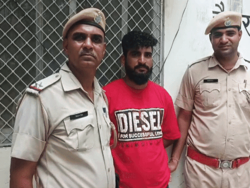 अजमेर में युवती से गैंगरेप का आरोपी पकड़ा:ब्लैकमेल कर एक लाख रुपए ऐंठ लिए, क्रिश्चियन गंज थाने का हिस्ट्रीशीटर, दोस्त अभी भी फरार 1 img7497 1750232105 W1j7VD