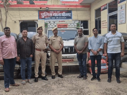 अजमेर में नाकाबंदी तोड़ तस्कर ने दौड़ाई पिकअप:पीछा किया तो वाहन छोड़ पहाड़ों में भागा, 892 किलो डोडा-पोस्त की खेप पकड़ी 1 img7860 1750641973 E1EQtY