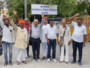 भारतीय किसान संघ ने कलेक्ट्रेट पर किया प्रदर्शन:नकली खाद व बीज बनाने वाले कारोबारियों सख्त कार्रवाई की मांग