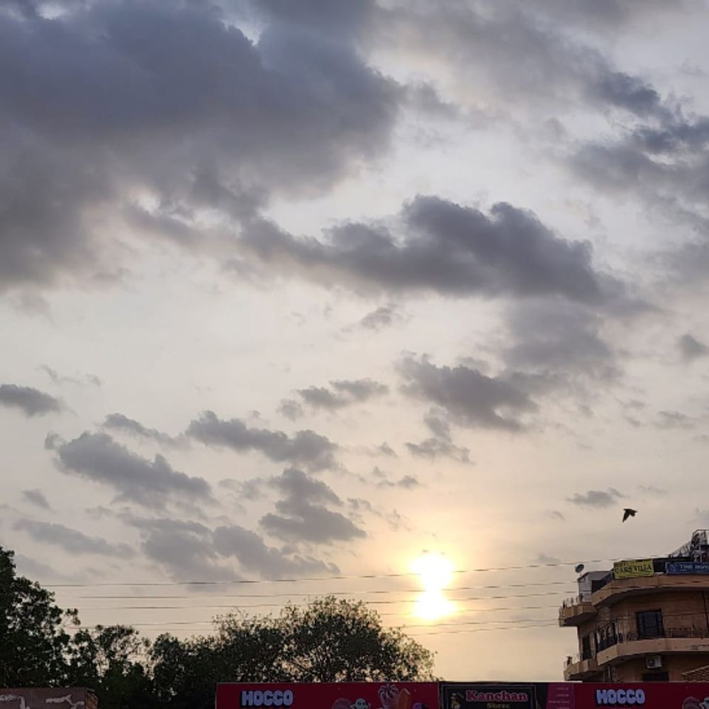 जैसलमेर में तापमान पहुंचा 42.7 डिग्री:प्रदेश में श्रीगंगानगर के बाद सबसे गर्म रहा, गर्मी-उमस ने किया बेहाल 1 whatsapp image 2025 06 24 at 092903 fotor 20250624 1750828978 HWwneL