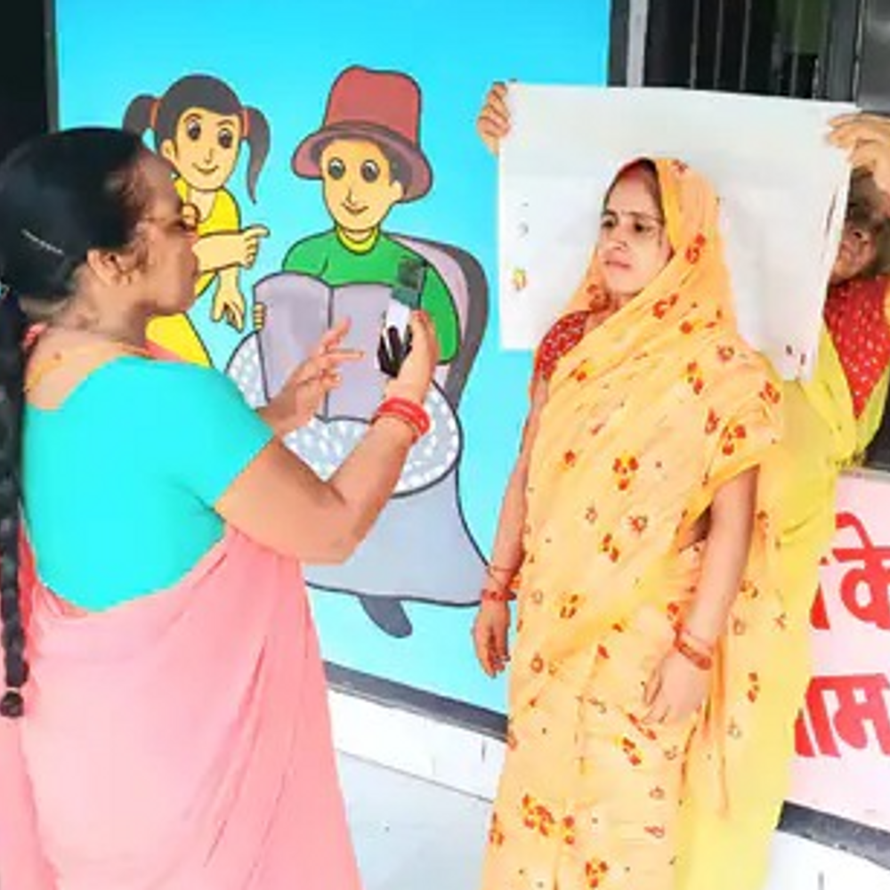 एक जुलाई से बदल जाएगा पोषाहार लेने का तरीका:आंगनबाड़ी केंद्रों पर लाभार्थी की फोटो से पहचान के बाद ही मिलेंगे दलिया-खिचड़ी के पैकेट 1 whatsapp image 2025 06 28 at 161242 1751111231 TBq3u0