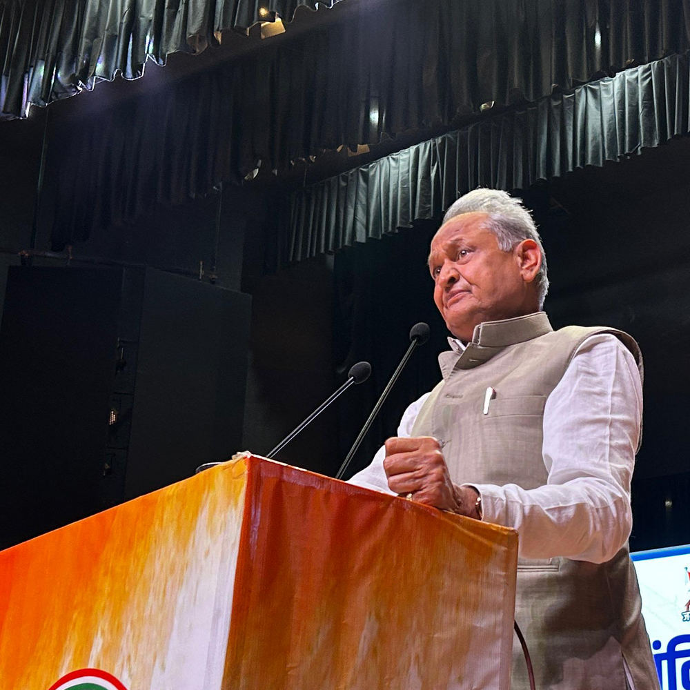 गहलोत बोले- उपराष्ट्रपति, लोकसभा स्पीकर भी दबाव में:बिना दबाव में इस तरह का व्यवहार नहीं कर सकते; BJP का लोकतंत्र में विश्वास नहीं 1 whatsapp image 2025 06 28 at 184051 1751117808 wzAp7r