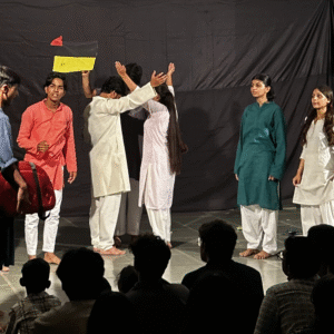 नाटक ‘चौपड़’ में दिखाया हेरिटेज सिटी जयपुर का जीवन:अनुरंजन शर्मा के निर्देशन में समर थिएटर वर्कशॉप का समापन, 15 से 18 वर्ष के प्रतिभागियों ने लिया हिस्सा