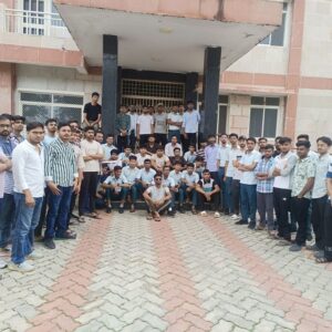 18 यूजी डॉक्टर्स को आवंटित किया नर्सिंग हॉस्टल:विरोध में उतरे नर्सिंग स्टूडेंट, बोले-हमारे और डॉक्टर्स के हॉस्टल अलग-अलग रखे प्रशासन
