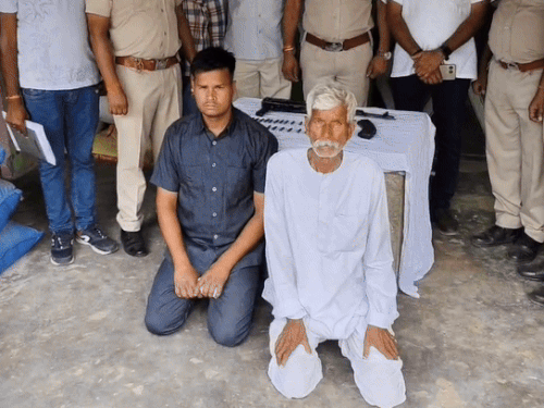 बाप-बेटे से AK-47 और 34 कारतूस पकड़े:धौलपुर के बीहड़ में बदमाशों को देते थे पनाह, नए लड़कों को सिखाते थे फायरिंग 1 whatsappvideo2025 06 04at81644pm ezgifcom resize 1749049906 EyWDBi