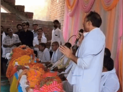कांग्रेस सांसद बोले-हमारी पार्टी में कुछ गद्दार पैदा हो गए:जिन्होंने पीठ में छुरा घोंपा; काम आपसे करवाए, वोट बीजेपी को दिए 1 whatsappvideo2025 06 25at15419pm1 ezgifcom resize 1750842564
