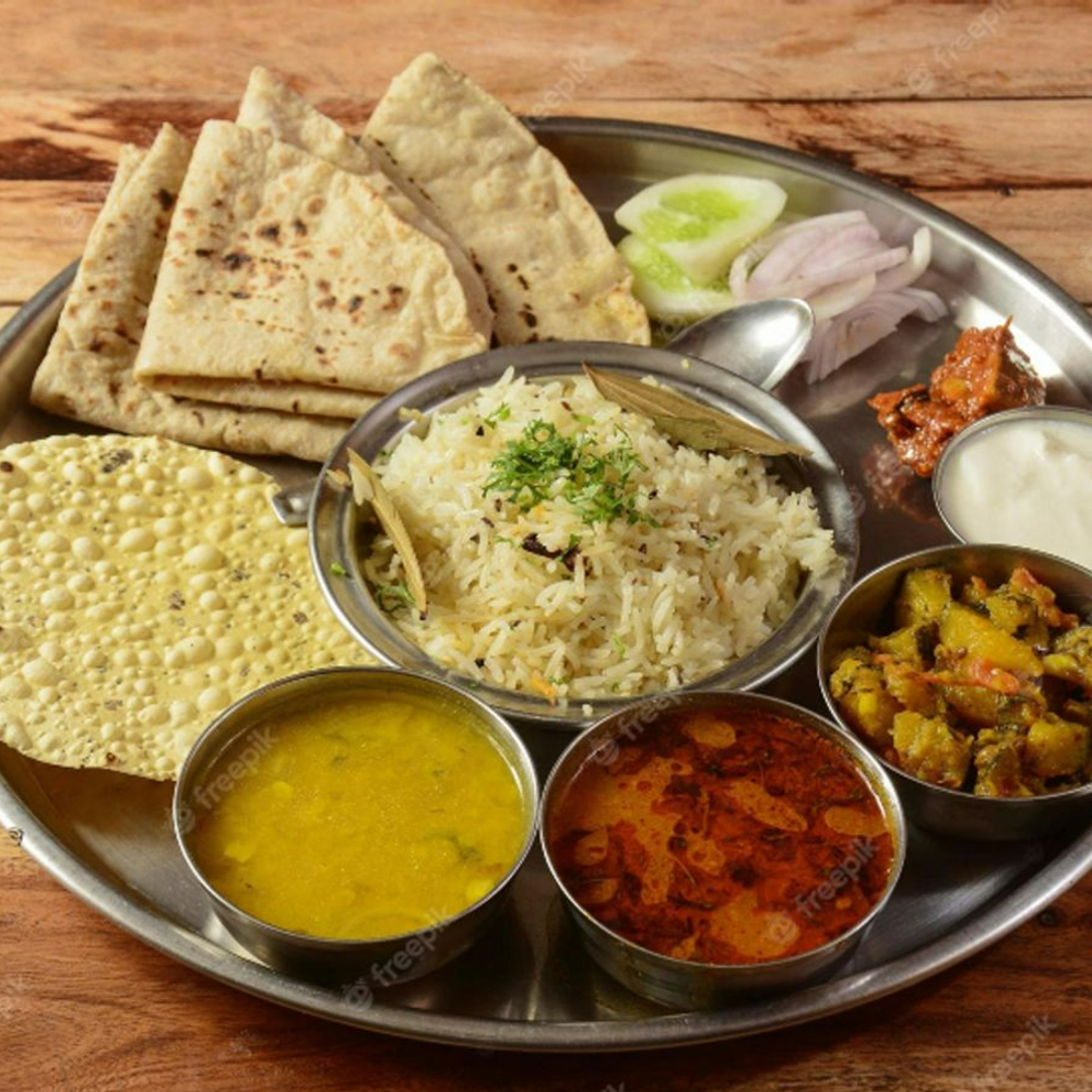 घरेलू वेज थाली मई में 5.76% सस्ती हुई:आलू, प्याज और टमाटर के दाम घटने का असर, नॉन-वेज थाली भी 6% सस्ती हुई 1 zbdfdfbdfgbdgb169140383717176703741720169281172303 1749226736 Yqw5Oa