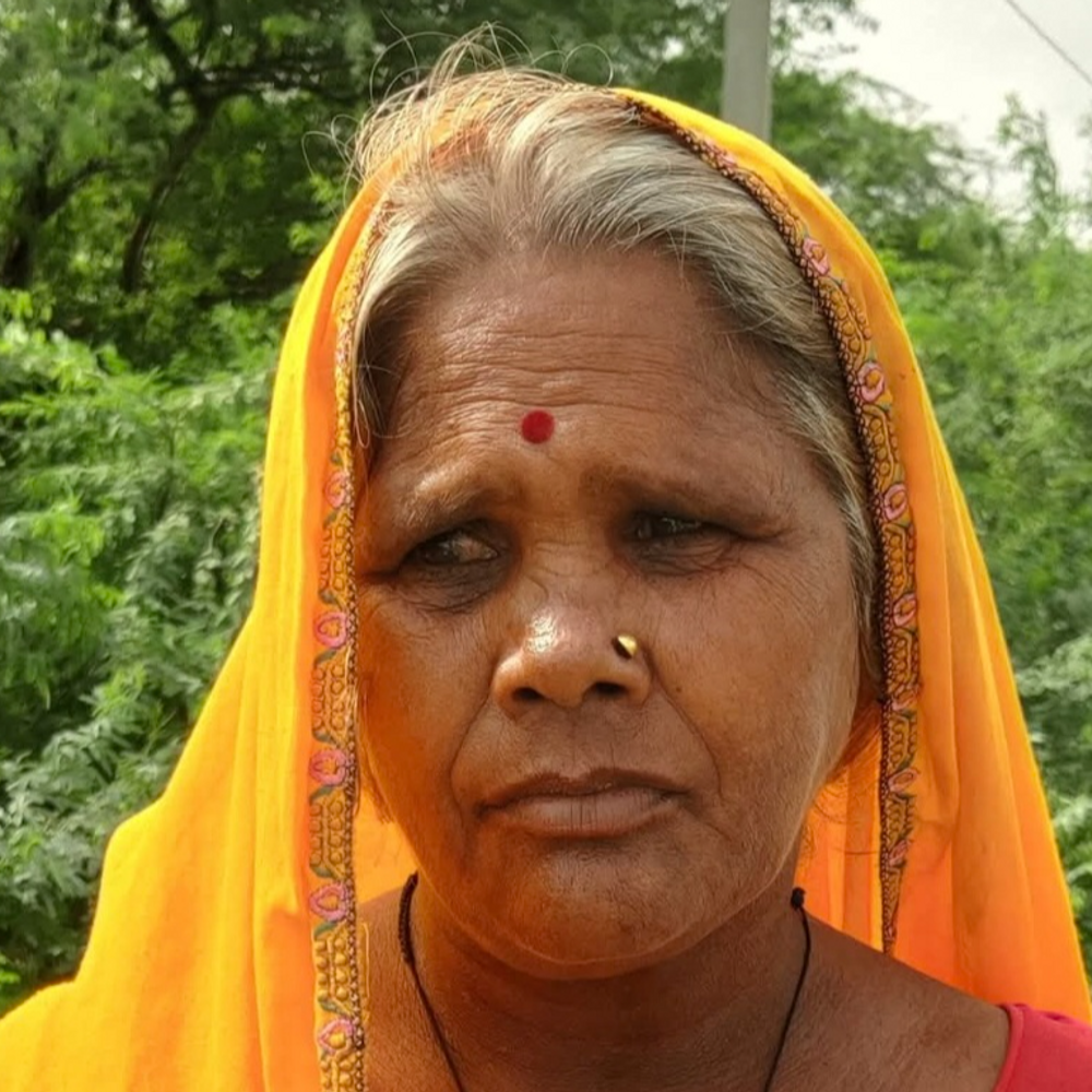 शिवाड़ में दिनदहाड़े महिला को लूटा:बाइक सवार बदमाश कान के कुंडल तोड़कर हुए फरार 1 1001206591 1752048483 yoJCK9