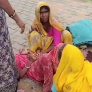 अस्पताल के गेट पर महिला ने बच्चे को दिया जन्म:स्वास्थ्यकर्मी ने कराई सफल डिलीवरी, मां और बच्चा दोनों स्वस्थ