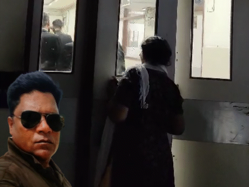 थाने के सामने आत्मदाह करने वाले प्रॉपर्टी कारोबारी की मौत:भाई बोला- पुलिस ने गालियां दीं, कहा-तू ही चोर है, पार्टनर ने पत्नी-बेटी को धमकाया था 1 comp 11 1751352946 UJEkMP