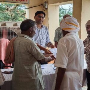 चारागाह भूमि पर अवैध रूप से कब्जा:सरकारी कर्मचारी पर फर्जी तरीके से पट्टा बनवाने का आरोप, ग्रामीणों ने तहसीलदार से की शिकायत