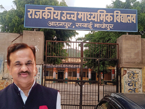8वीं-क्लास में नाम के साथ IAS लिखते थे राजेश मीणा:महाराष्ट्र के मुख्य सचिव बने, सवाईमाधोपुर आकर दोस्तों के साथ खेलते हैं क्रिकेट 1 gif 29 4 1751292982 4509N2