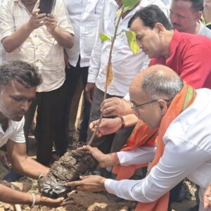 जेतपुरा में पीएचईडी मंत्री चौधरी ने किया पौधारोपण:बोले- पर्यावरण संरक्षण के लिए पौधरोपण आवश्यक